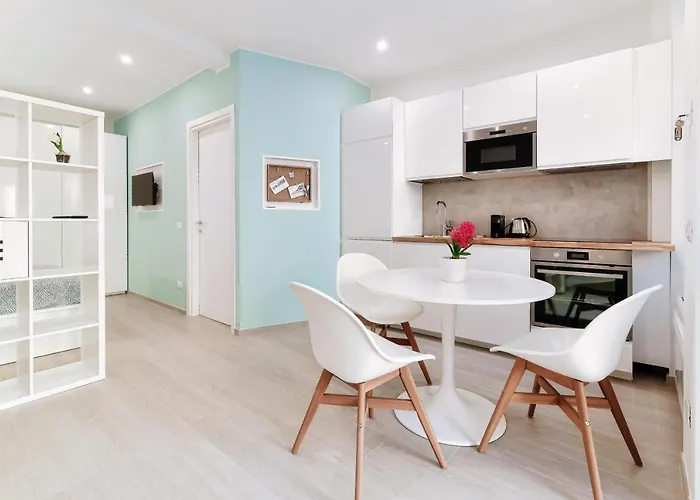 Apartment Hostini Como- Downtown Como