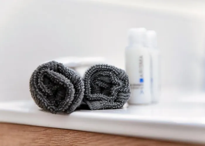 Hostini Como- Downtown *