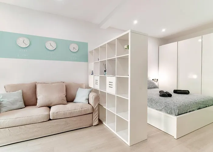 Hostini Como- Downtown *