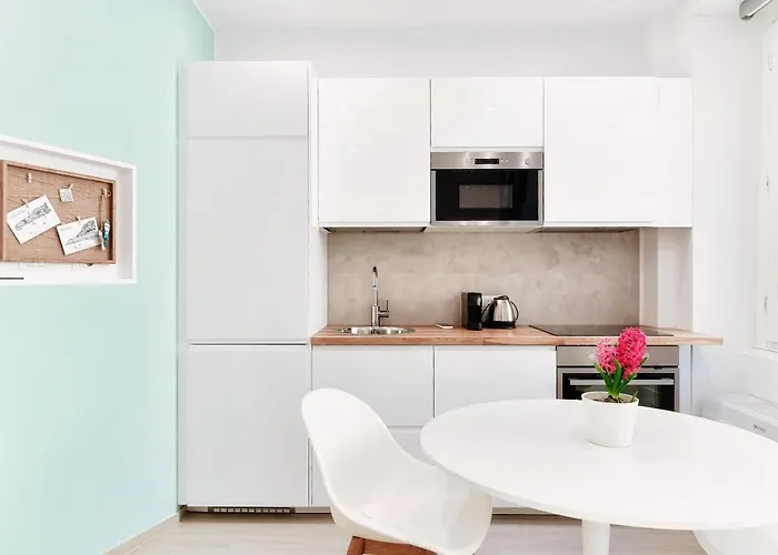 Hostini Como- Downtown コモ